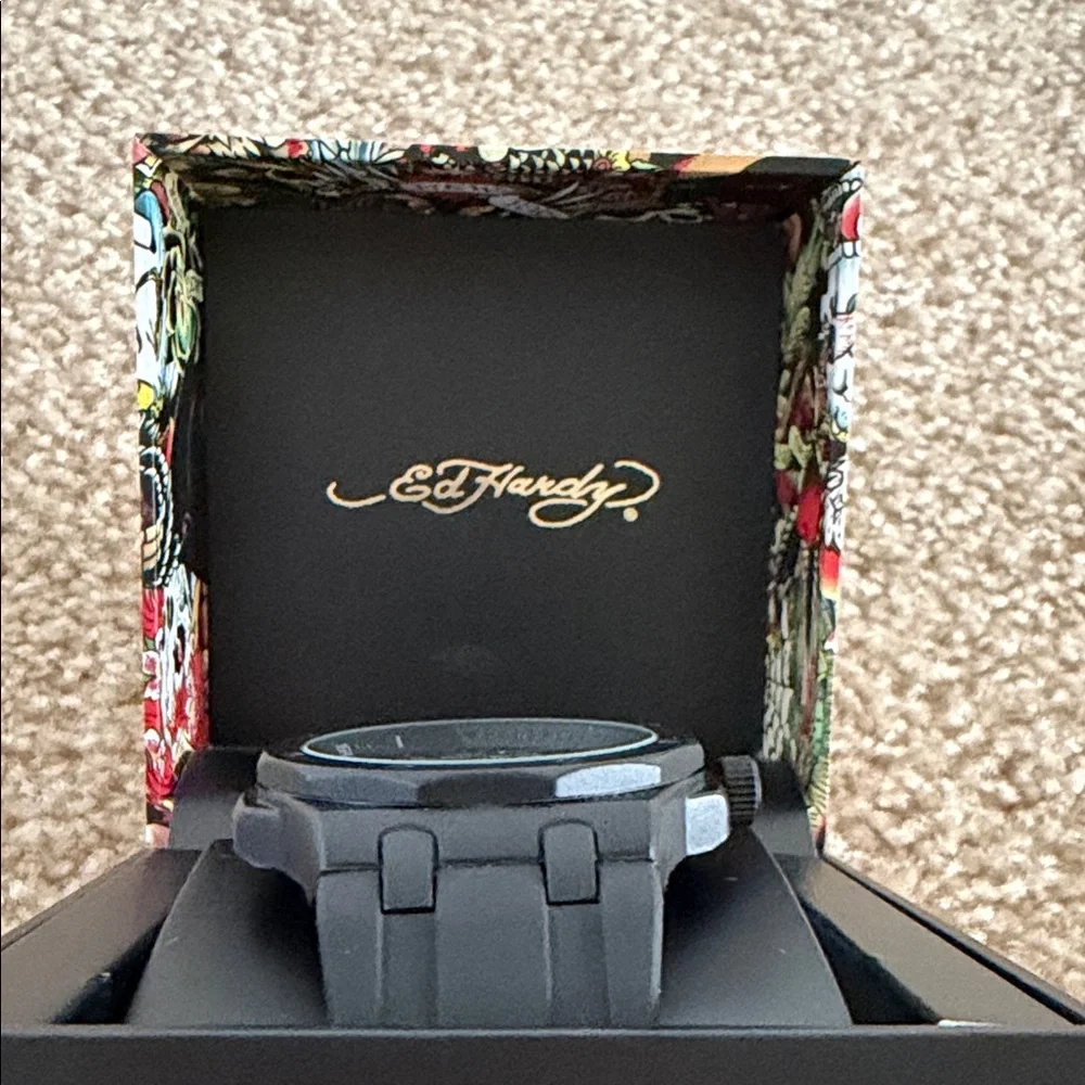 Ed Hardy Quartz Analog Black Dial 44-47.9mm Rubber Strap 50m Watch Box- NWT
